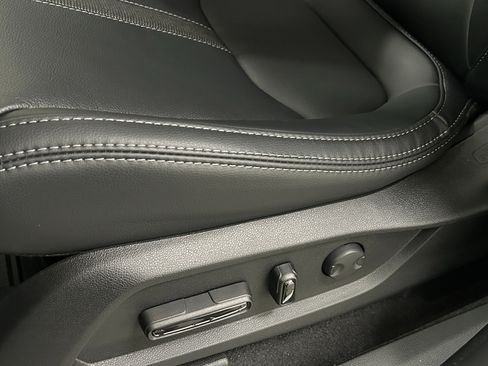 New 2025 Honda Pilot Touring image 11