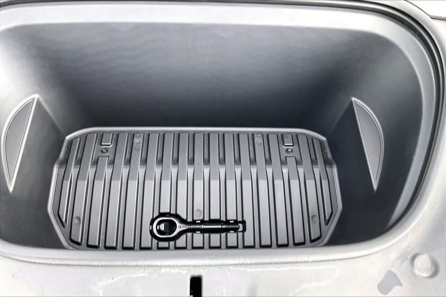 Used 2024 Tesla Model Y Long Range AWD/4WD image 32