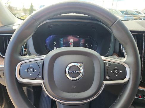 Used 2022 Volvo XC60 B5 Momentum image 20