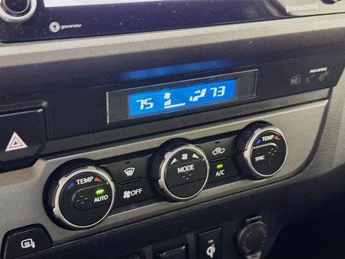 Used 2022 Toyota Tacoma TRD Off-Road w/ Technology Package image 17