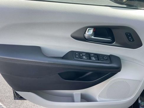 Used 2020 Chrysler Pacifica Touring-L Plus w/ Advanced Safetytec Group FWD image 25