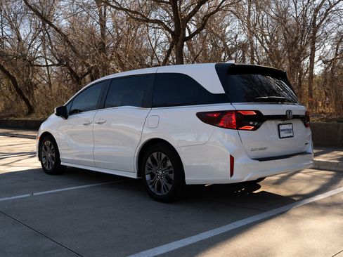 Used 2025 Honda Odyssey Touring image 7