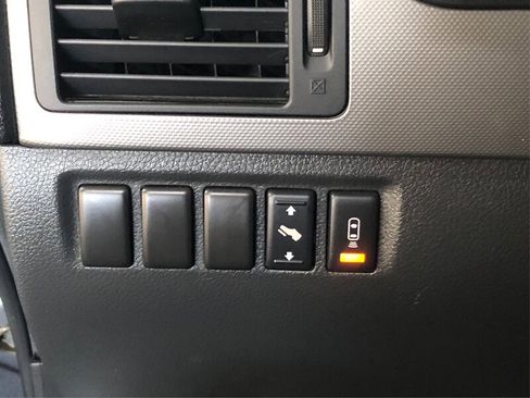 Used 2011 Nissan Armada SV image 25