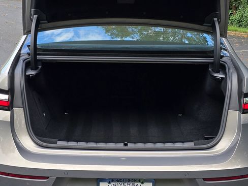 Used 2024 BMW i7 eDrive50 w/ Executive Package RWD image 82
