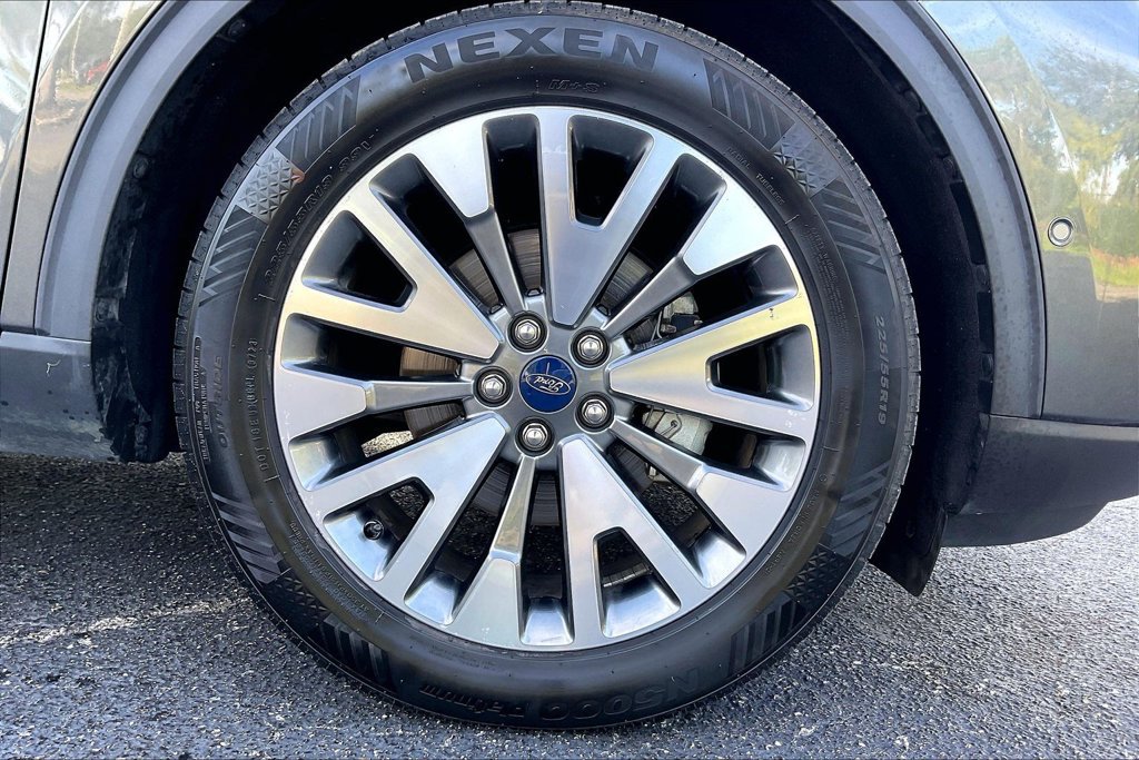 Used 2020 Ford Escape Titanium FWD image 34