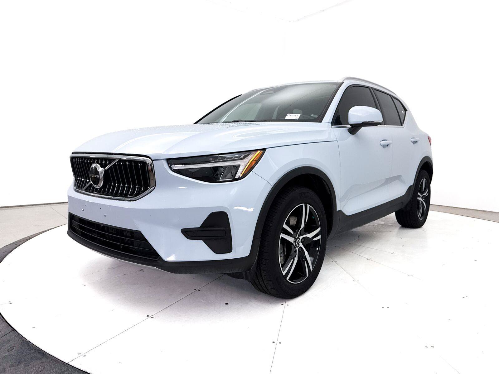 Used 2024 Volvo XC40 B5 Core AWD/4WD image 14