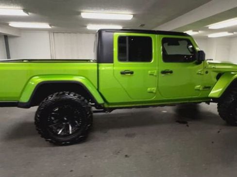 Used 2025 Jeep Gladiator Sport AWD/4WD image 9
