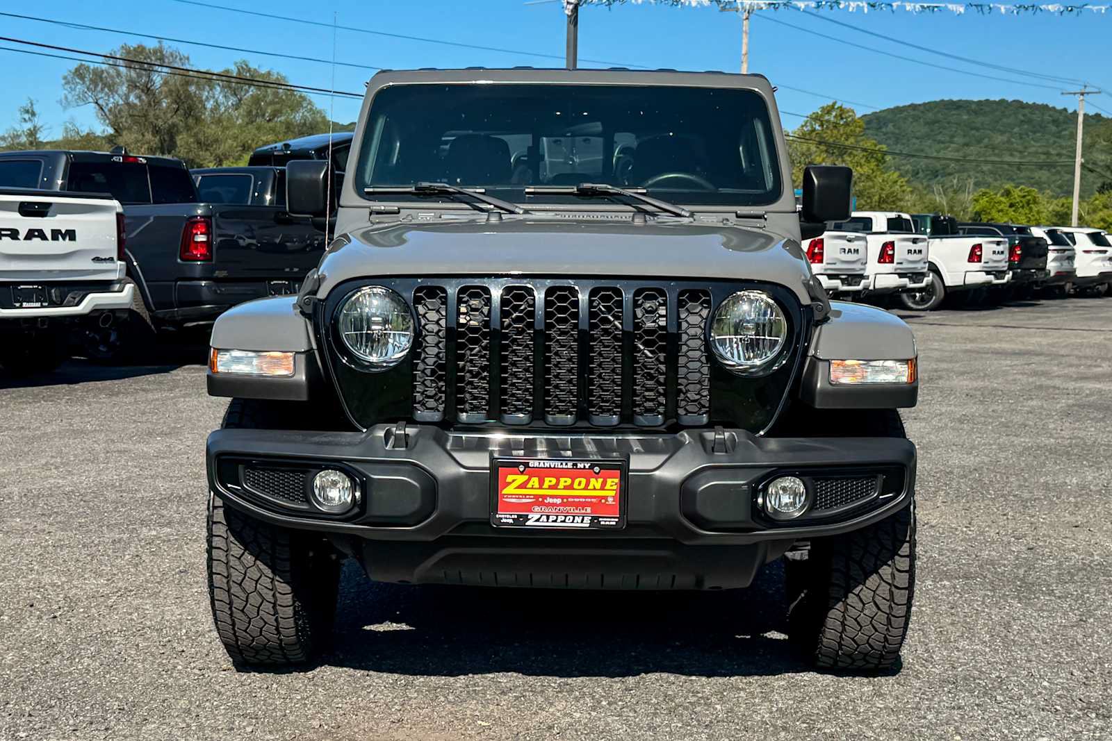 Certified 2022 Jeep Gladiator Sport AWD/4WD image 8
