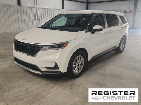 Used 2024 Kia Carnival LX image 1