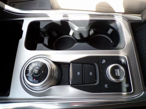 Used 2020 Ford Explorer Platinum w/ Premium Technology Package image 34