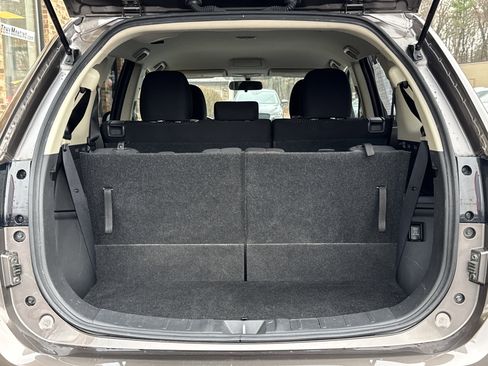 Used 2018 Mitsubishi Outlander SE image 12