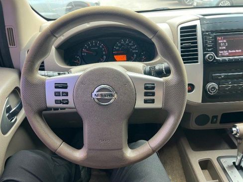 Used 2017 Nissan Frontier SV image 32