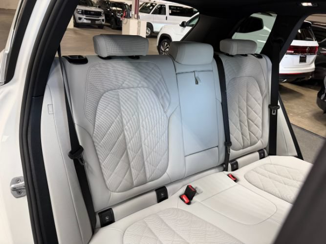 Used 2026 BMW X5 xDrive40i AWD/4WD image 32