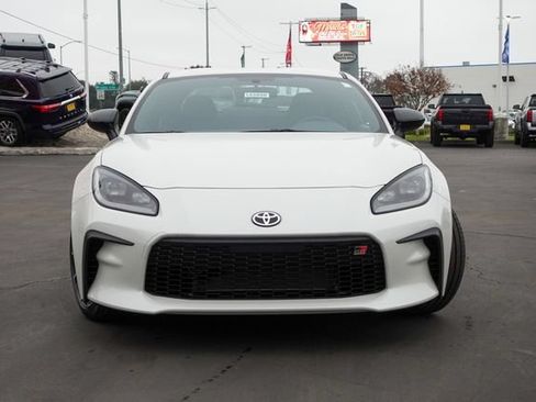 New 2026 Toyota GR86 RWD image 3
