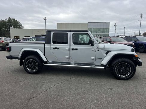 Used 2023 Jeep Gladiator Overland w/ Trailer Tow Package image 8