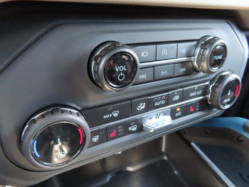 Used 2022 Ford Bronco Wildtrak image 27