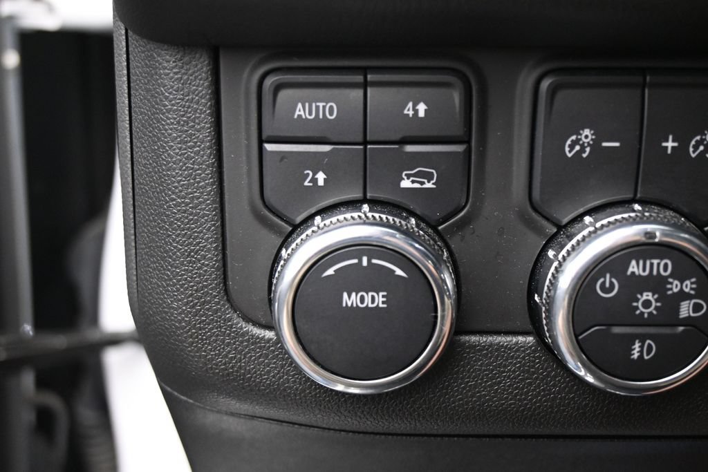 Used 2025 GMC Yukon Denali AWD/4WD image 13