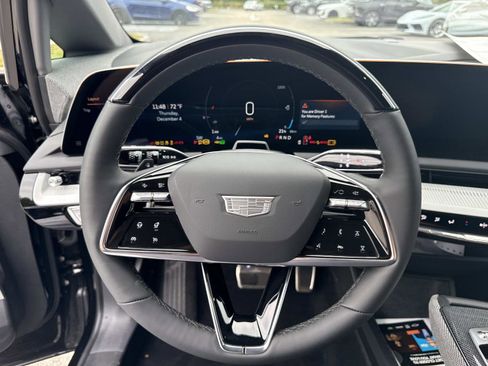New 2026 Cadillac Optiq Luxury 2 image 30