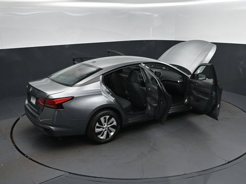 Used 2025 Nissan Altima 2.5 S FWD image 49
