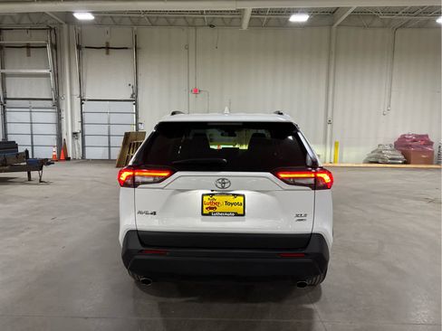 Used 2025 Toyota RAV4 XLE AWD/4WD image 5