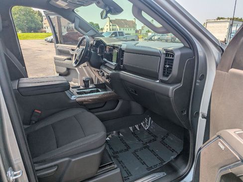 Used 2025 Chevrolet Silverado 1500 RST AWD/4WD image 36