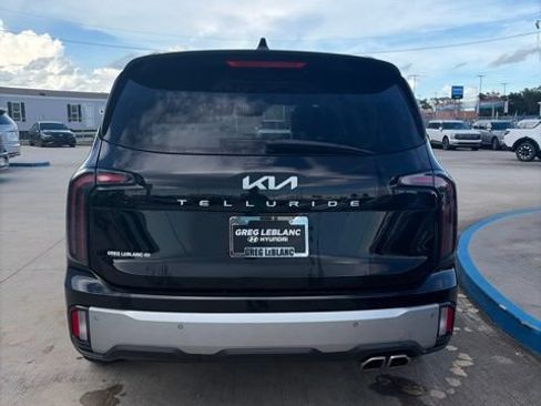 Used 2023 Kia Telluride EX w/ EX Captain's Chair Package FWD image 6