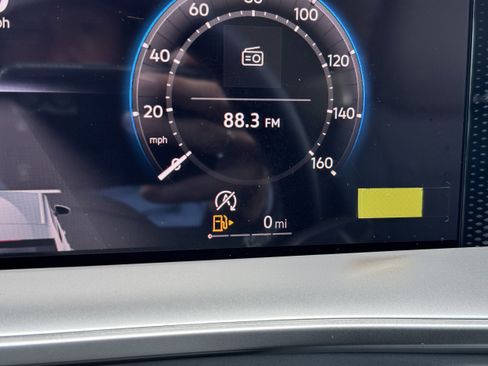 New 2025 Volkswagen Tiguan SE image 29