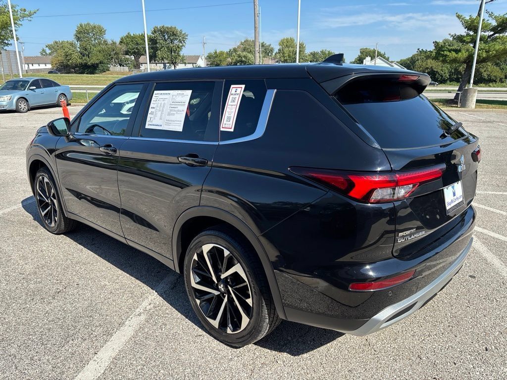 Used 2024 Mitsubishi Outlander SE AWD/4WD image 6