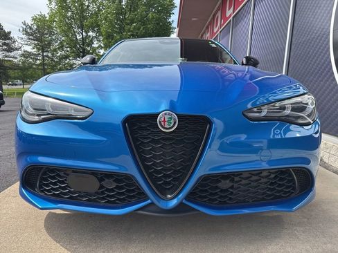 Used 2024 Alfa Romeo Giulia Veloce AWD/4WD image 8