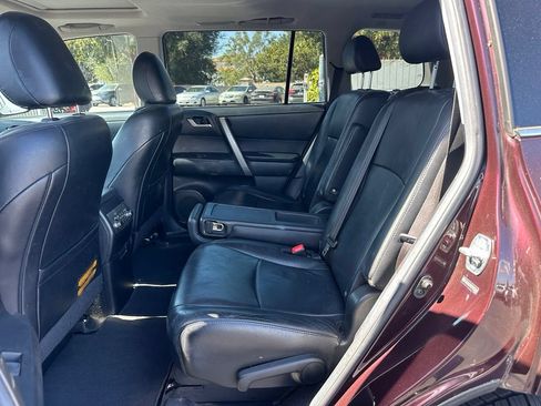 Used 2012 Toyota Highlander SE FWD image 9