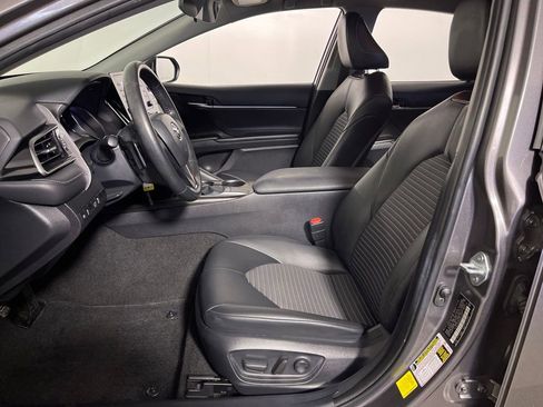 Used 2023 Toyota Camry SE image 12