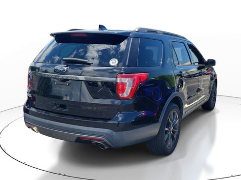 Used 2017 Ford Explorer XLT w/ Equipment Group 202A FWD image 9