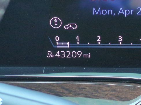 Used 2024 Cadillac Escalade ESV Sport Platinum w/ LPO, ONYX Package AWD/4WD image 27