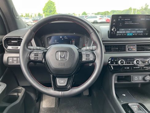 Certified 2025 Honda Pilot Black Edition image 17