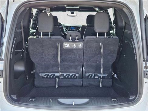 Used 2019 Chrysler Pacifica Touring Plus w/ S Appearance Package image 6