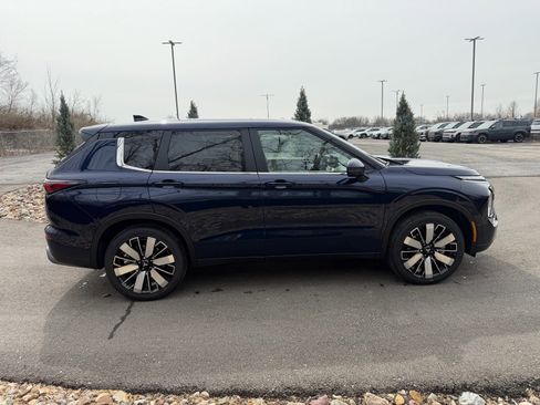 New 2026 Mitsubishi Outlander SE image 6