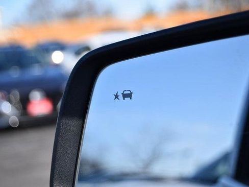 Used 2022 Chevrolet Traverse LT image 11