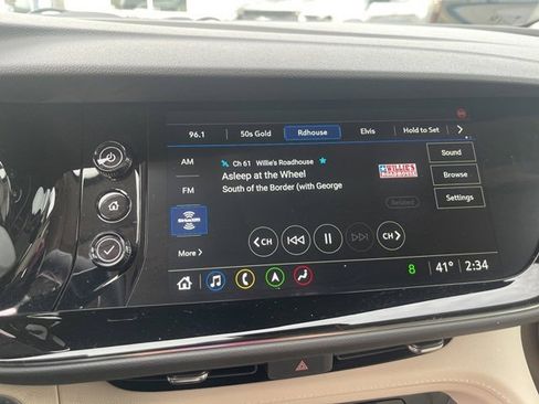 Used 2023 Buick Envision Avenir image 9