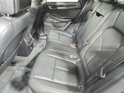 Certified 2023 Porsche Macan AWD/4WD image 24