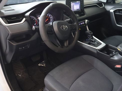 Used 2020 Toyota RAV4 LE FWD image 17