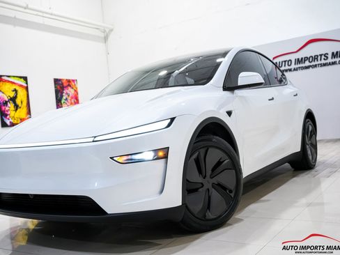 Used 2026 Tesla Model Y Long Range RWD image 33