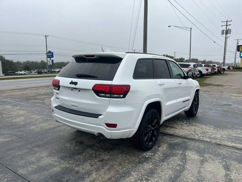 Used 2019 Jeep Grand Cherokee Altitude AWD/4WD image 3