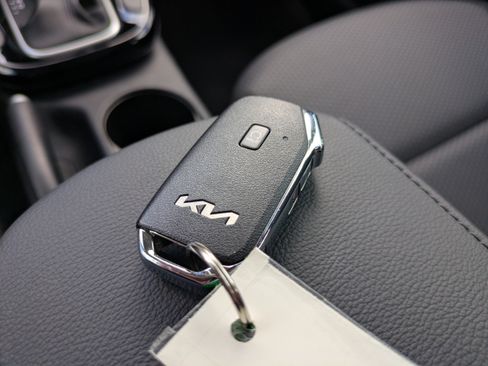 Used 2025 Kia Soul S FWD image 29