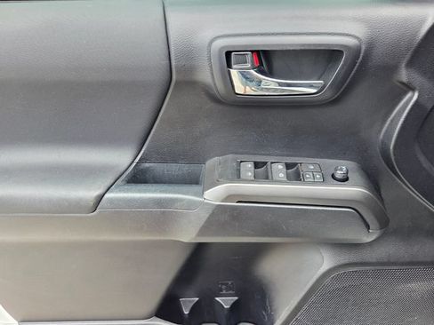 Used 2021 Toyota Tacoma TRD Off-Road AWD/4WD image 17