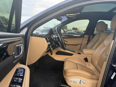 Used 2017 Porsche Macan image 18