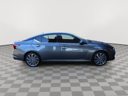 Used 2025 Nissan Altima 2.5 SL FWD image 4