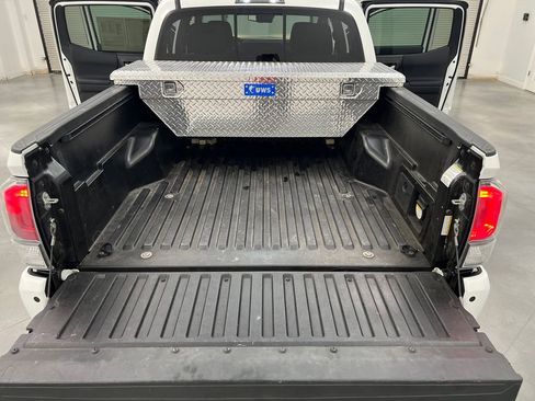 Used 2023 Toyota Tacoma TRD Off-Road w/ Technology Package AWD/4WD image 30