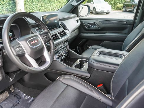 Used 2024 GMC Yukon SLT AWD/4WD image 19