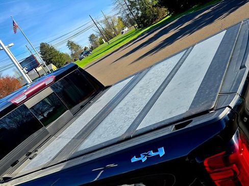 Used 2019 GMC Sierra 1500 SLT w/ SLT Premium Plus Package AWD/4WD image 5