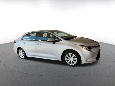 Used 2025 Toyota Corolla LE FWD image 2